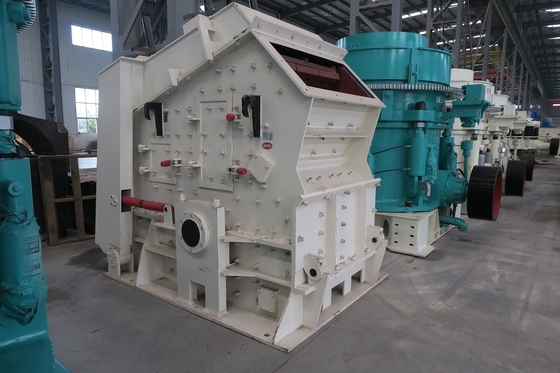 Pedreira secundária de pedra da máquina 200Kw PF1315 do triturador do impacto horizontal que esmaga a dolomite