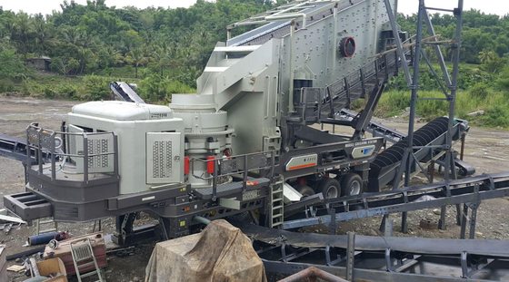 50 - Máquina móvel do triturador de 300 TPH que seleciona o tamanho de alimentação do triturador 245mm do cone da mina