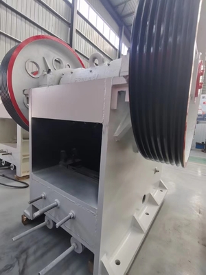 Máquina montada sobre trilhos do triturador de maxila do PE para a mineração da rocha da pedreira