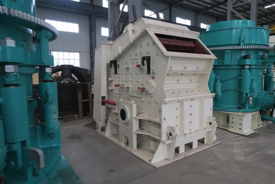 Pedreira secundária de pedra da máquina 200Kw PF1315 do triturador do impacto horizontal que esmaga a dolomite