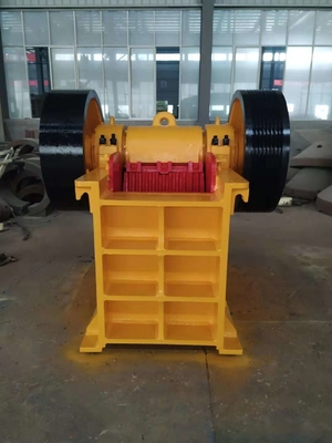 Minério de ferro do agregado da máquina de Mini Small Portable Jaw Crusher que esmaga o minério de metal