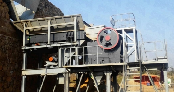 Máquina montada sobre trilhos do triturador de maxila do PE para a mineração da rocha da pedreira