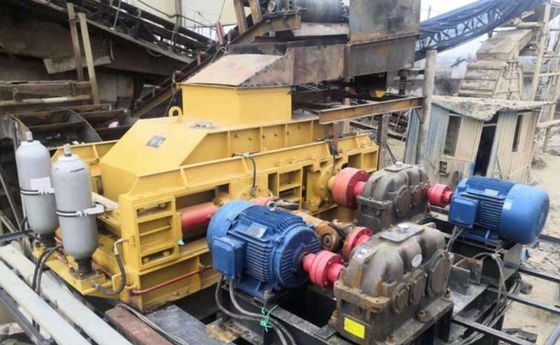 Núcleo da areia do pó de quartzo 2PG0425 que faz a máquina 45kw para materiais médios da dureza
