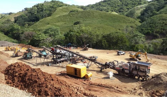 Máquina móvel 249.2Kw do triturador PEW860, triturador portátil Symons do cone da mola
