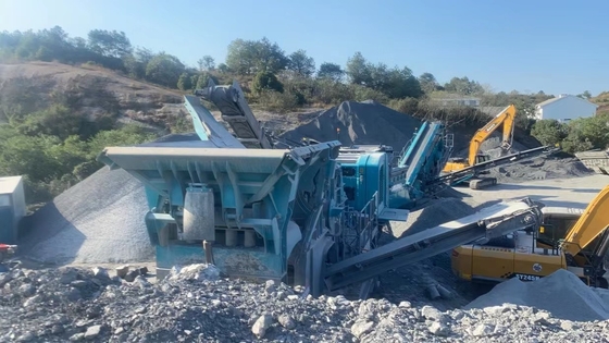 500 TPH usaram o triturador de pedra montado sobre trilhos móvel da segunda mão do triturador 550SR feito em 2020