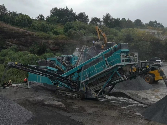 500 TPH usaram o triturador de pedra montado sobre trilhos móvel da segunda mão do triturador 550SR feito em 2020